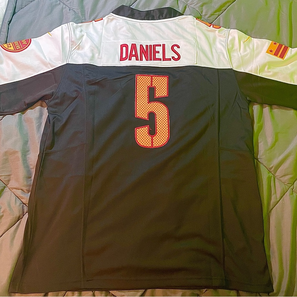 Washington Commanders QB Daniels LIMITED Nike Jersey. Size Large. Black.